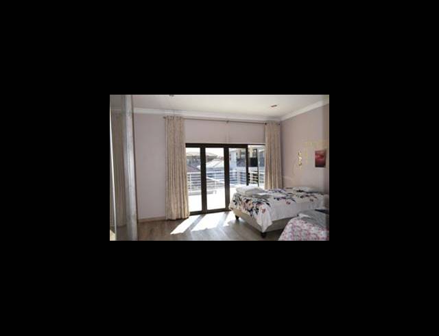 4 BEDROOM HOUSE FOR SALE IN HELDERWYK